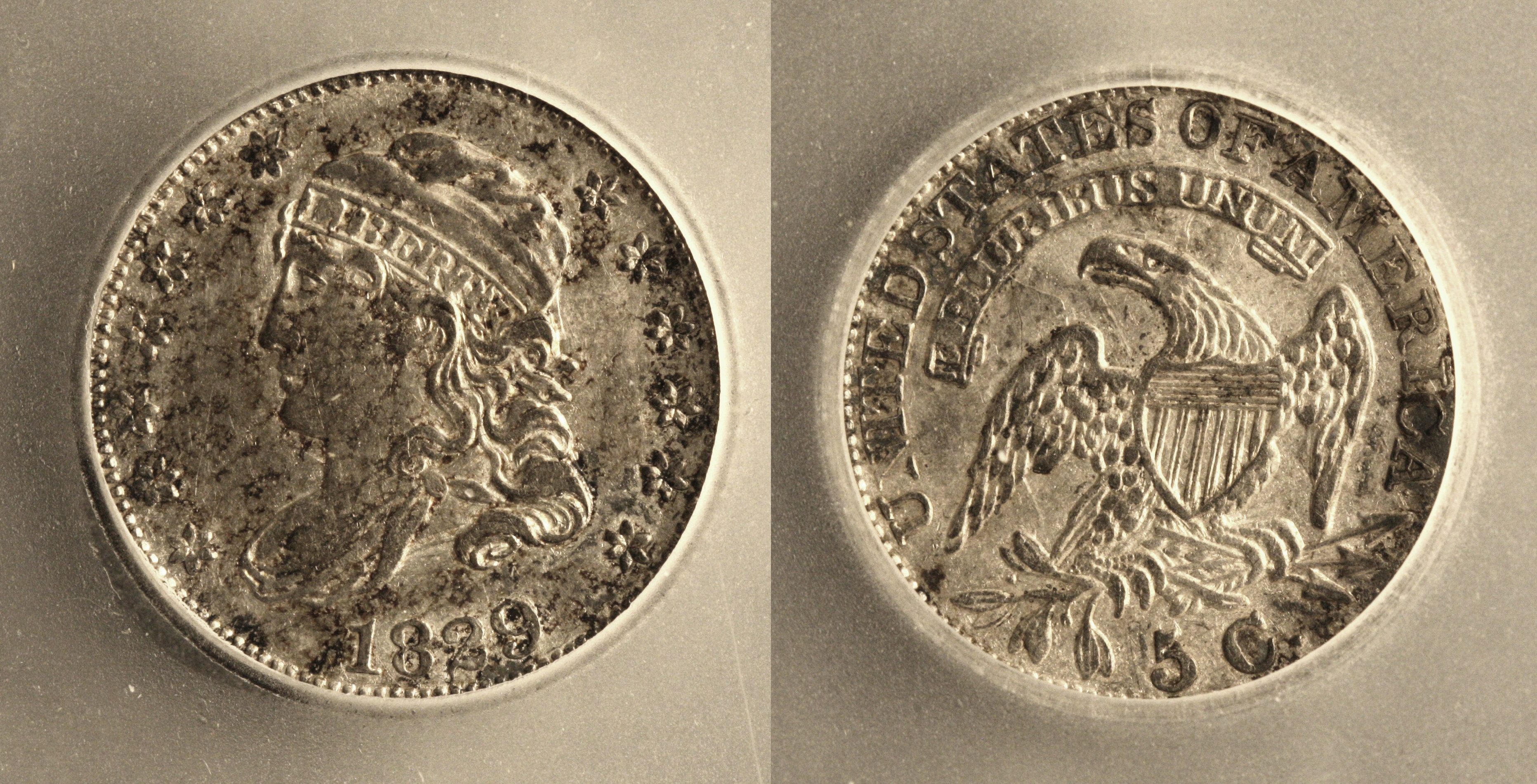 1829 Capped Bust Half Dime ICG AU-53 camera